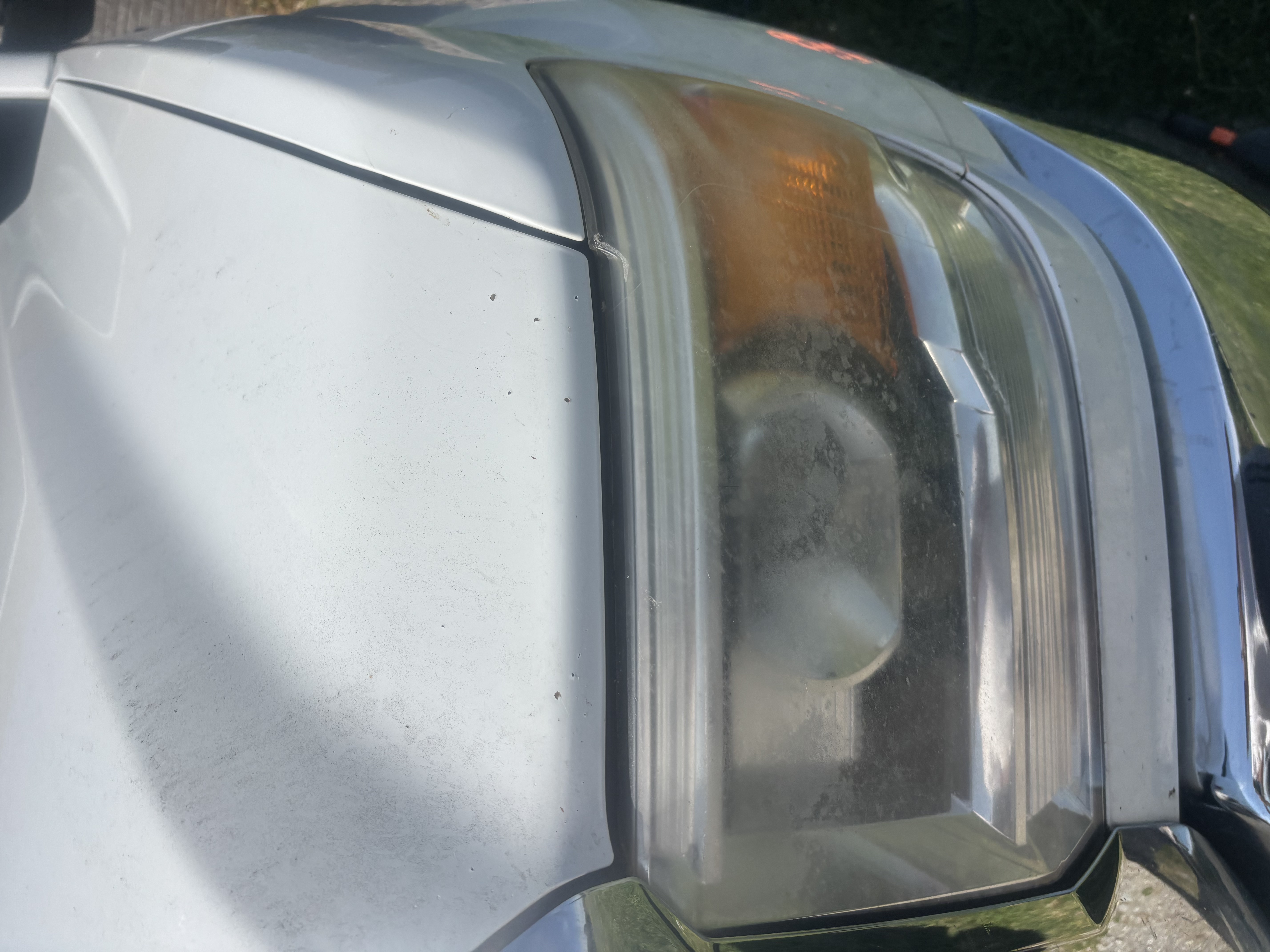 Cloudy headlight before detail